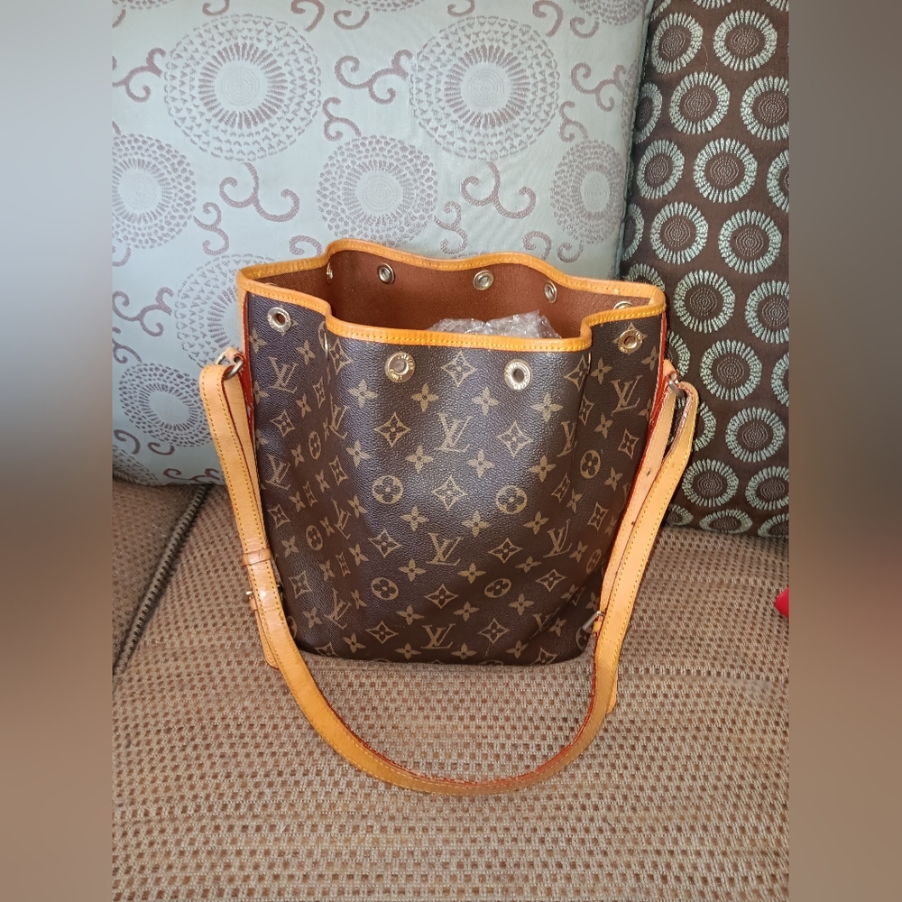 Louis Vuitton vintage monogram noe bucket bag
